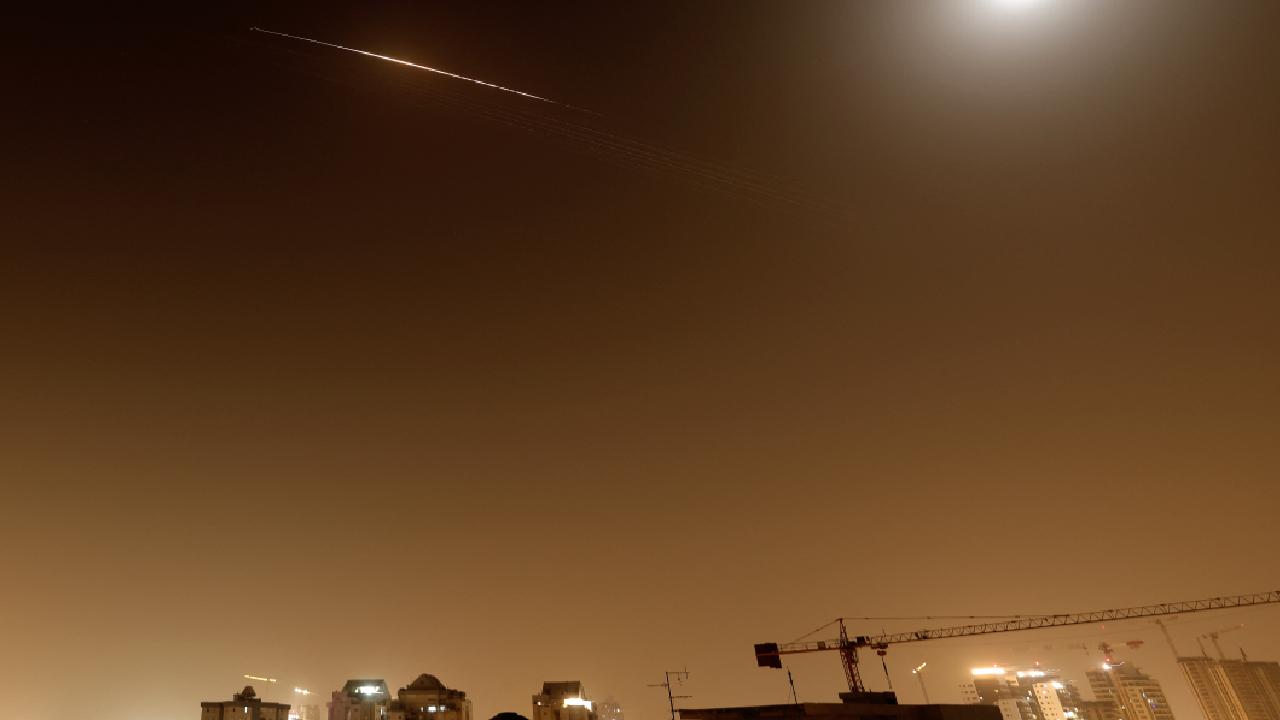 İsrail'deki fabrikada çıkan yangın, İran'ın yanıtı olarak değerlendirildi