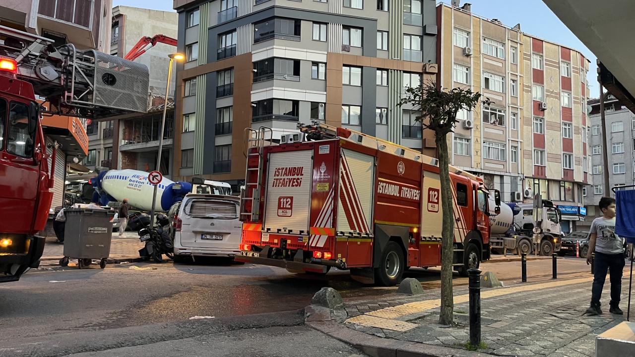 İstanbul'da inşaat kazası: Yan bina duvarı yıkıldı, oturanlar paniğe kapıldı