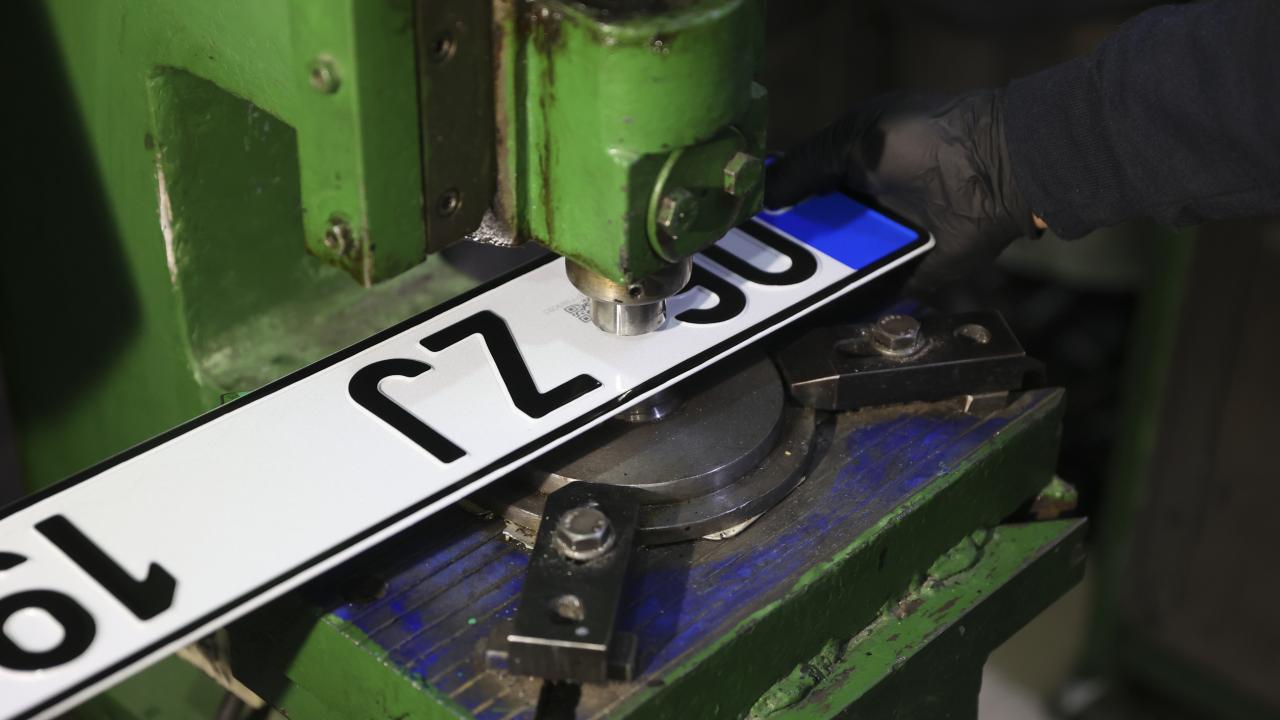 Ulaştırma Bakanlığı, hatalı plakaları ücretsiz değiştireceğini duyurdu: Detaylar burada