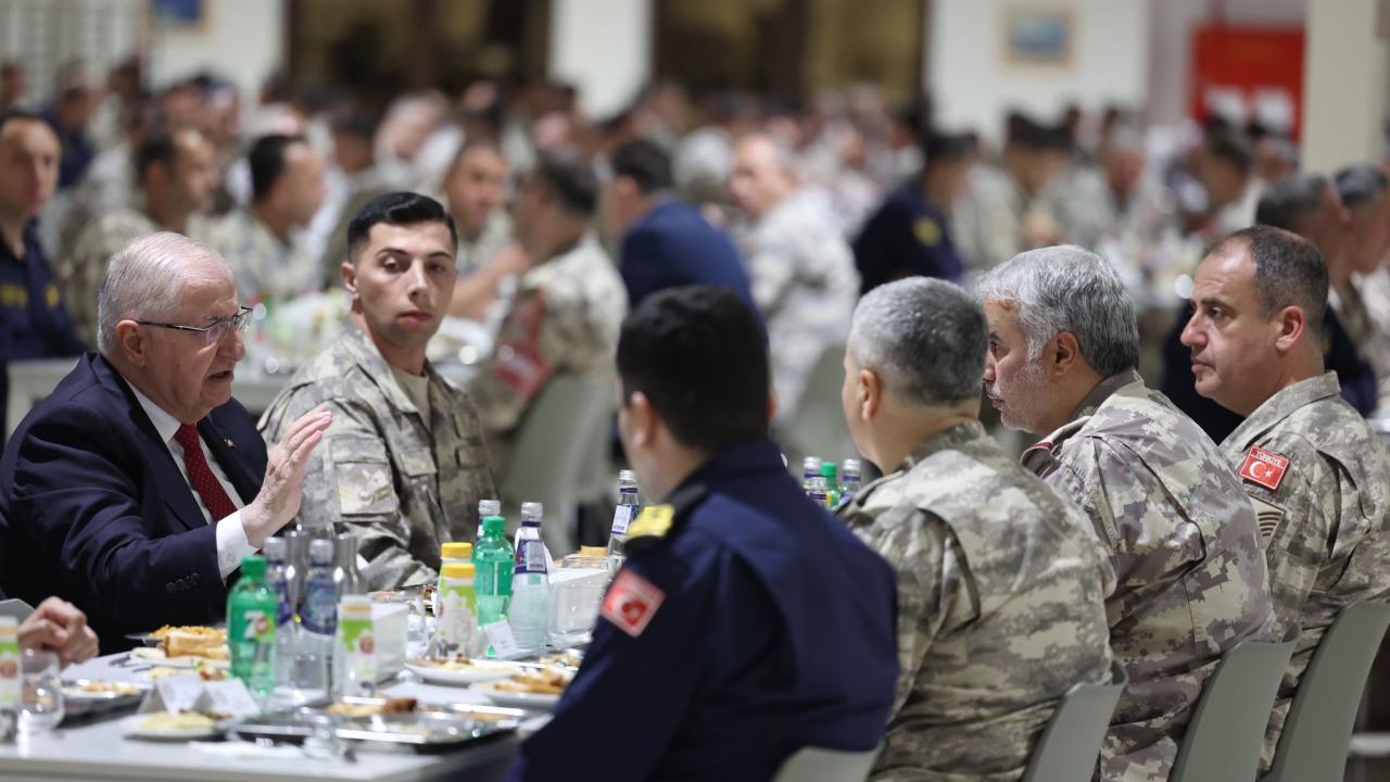 Bakan Güler, Katar'daki Türk Birliği'nde işbirliği fırsatlarını değerlendirdi - 2026