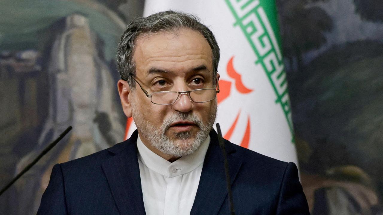 İran Dışişleri Bakanı, ABD tehditlerinin barış görüşmelerini zora soktuğunu belirtti - 2026