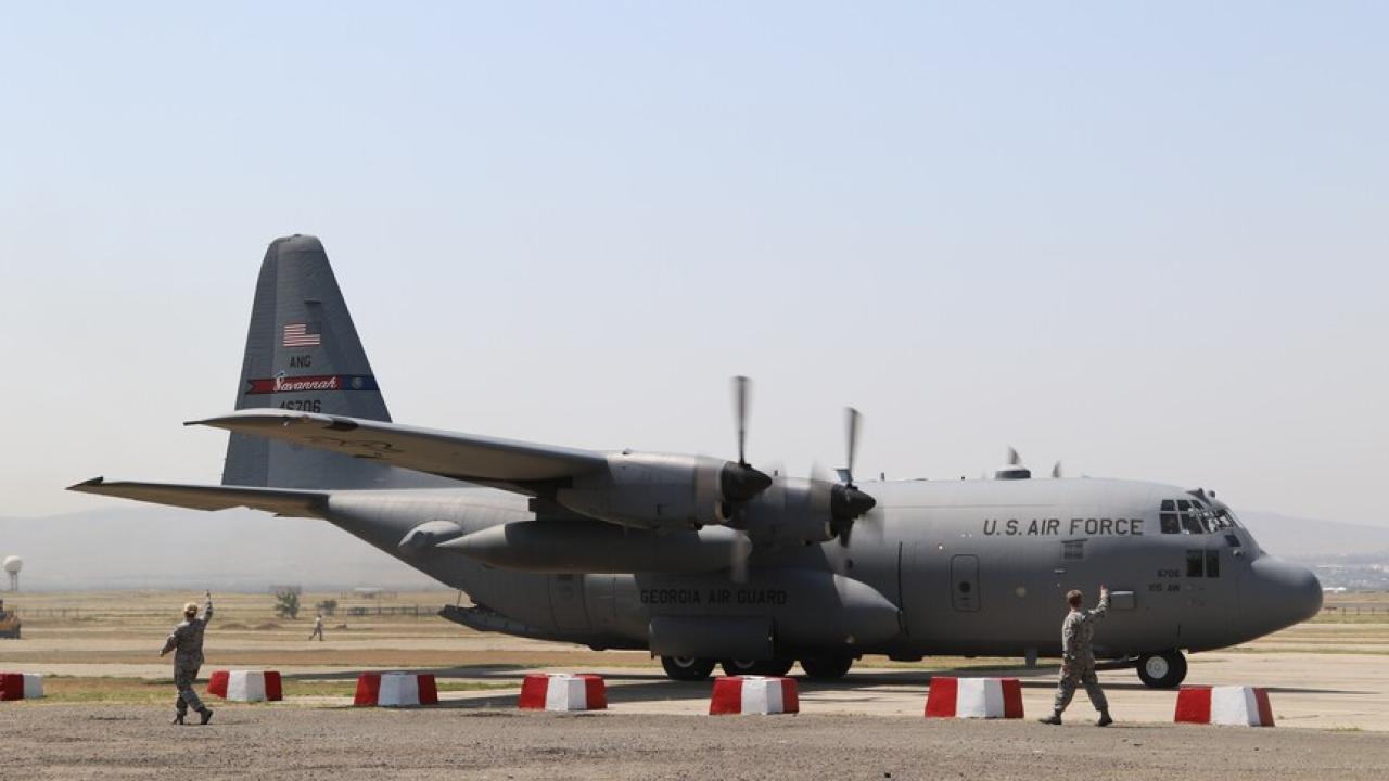 Katar'daki El Udeyd Üssü'ne 10 askeri uçak iniş yaptı - 2026