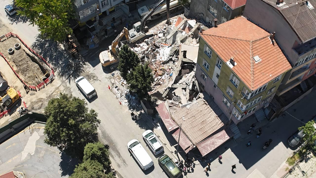 İstanbul'daki yıkım kazasında 2 yaralı - 2026