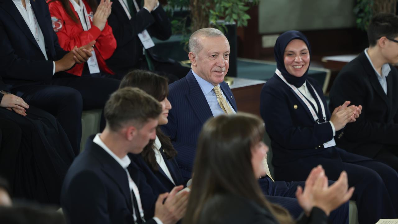 Cumhurbaşkanı Erdoğan, Türkiye Yüzyılı için gençlerle iş birliğini duyurdu