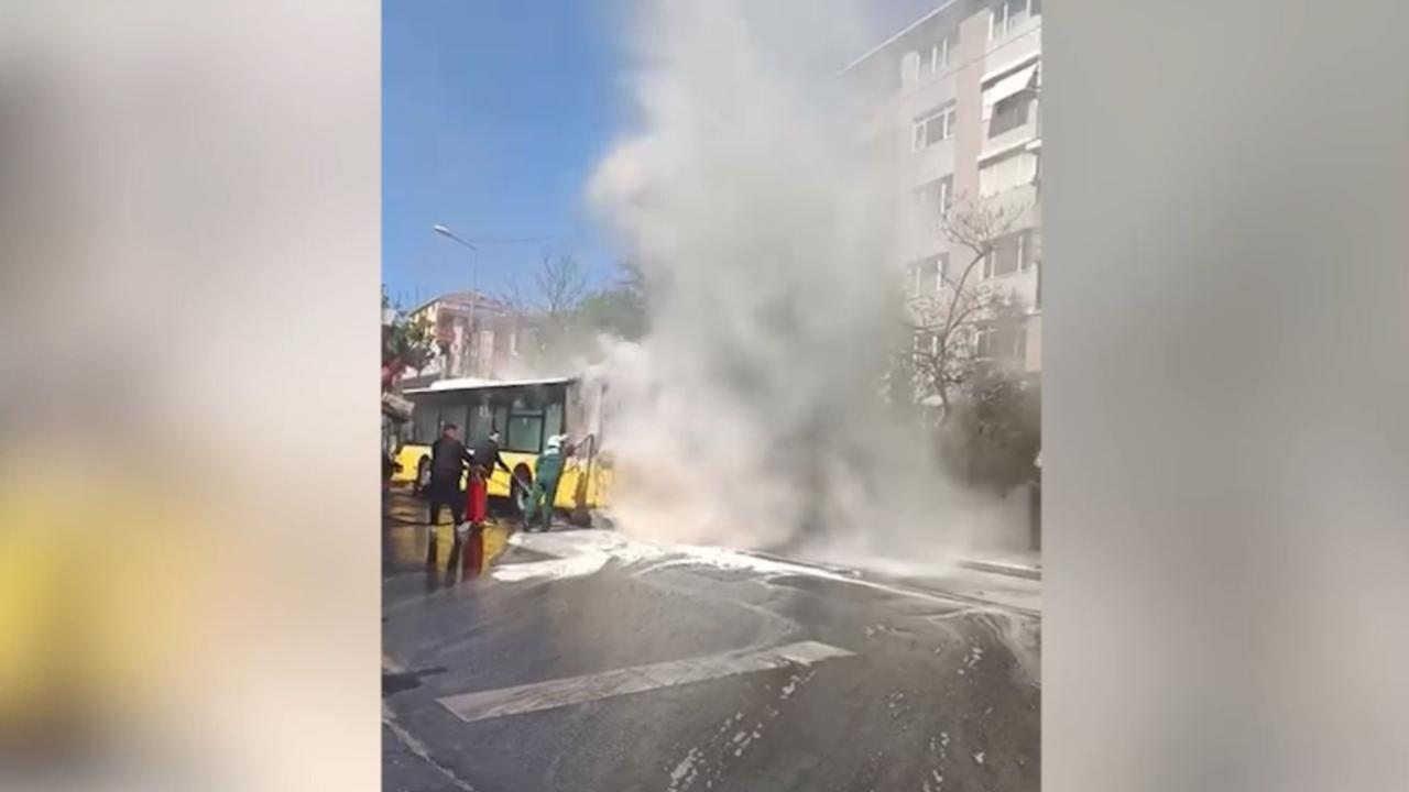 Ümraniye'de İETT otobüsünde çıkan yangın yolcuları paniklettti