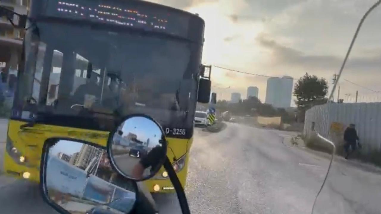 Kartal'da motosikletli sürücü İETT otobüsüyle çarpışmaktan kurtuldu - 2026