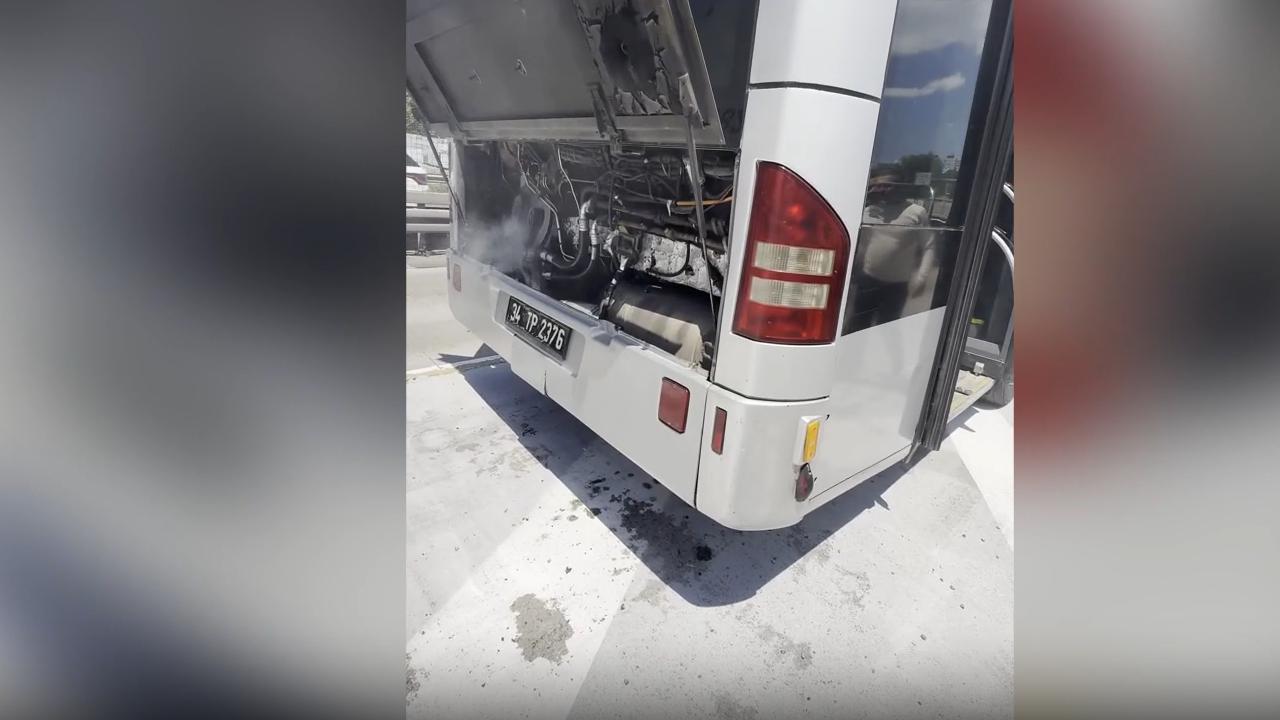İstanbul'da metrobüste yangın - 2026
