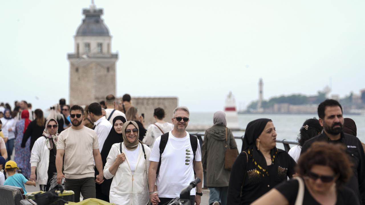İstanbul'da 20 dereceyi aşan sıcaklık, sahil aktivitelerini artırdı - 2026