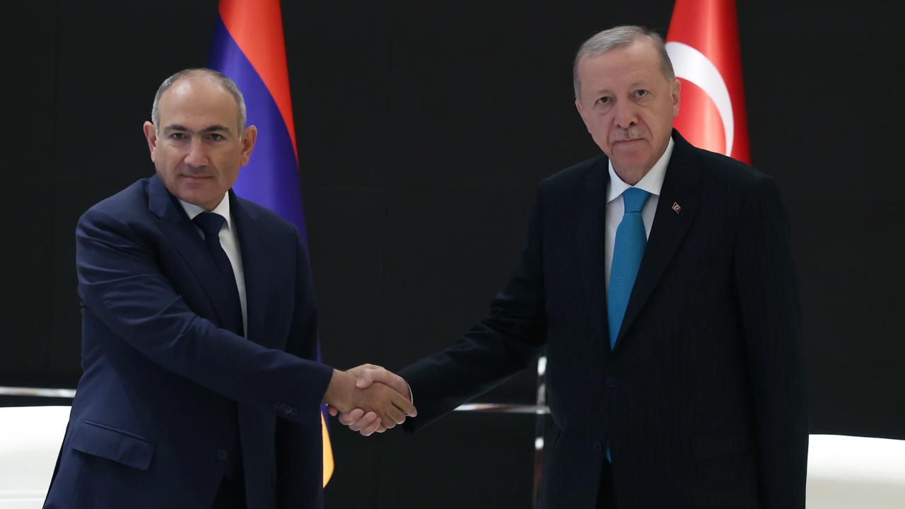 Cumhurbaşkanı Erdoğan, Ermenistan Başbakanı Paşinyan ile kritik görüşmeyi gerçekleştirdi - 2026