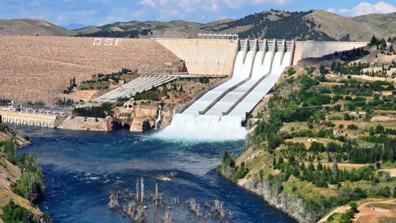 Elazığ Keban Barajı'nda kapaklar ikinci kez açıldı - 2026