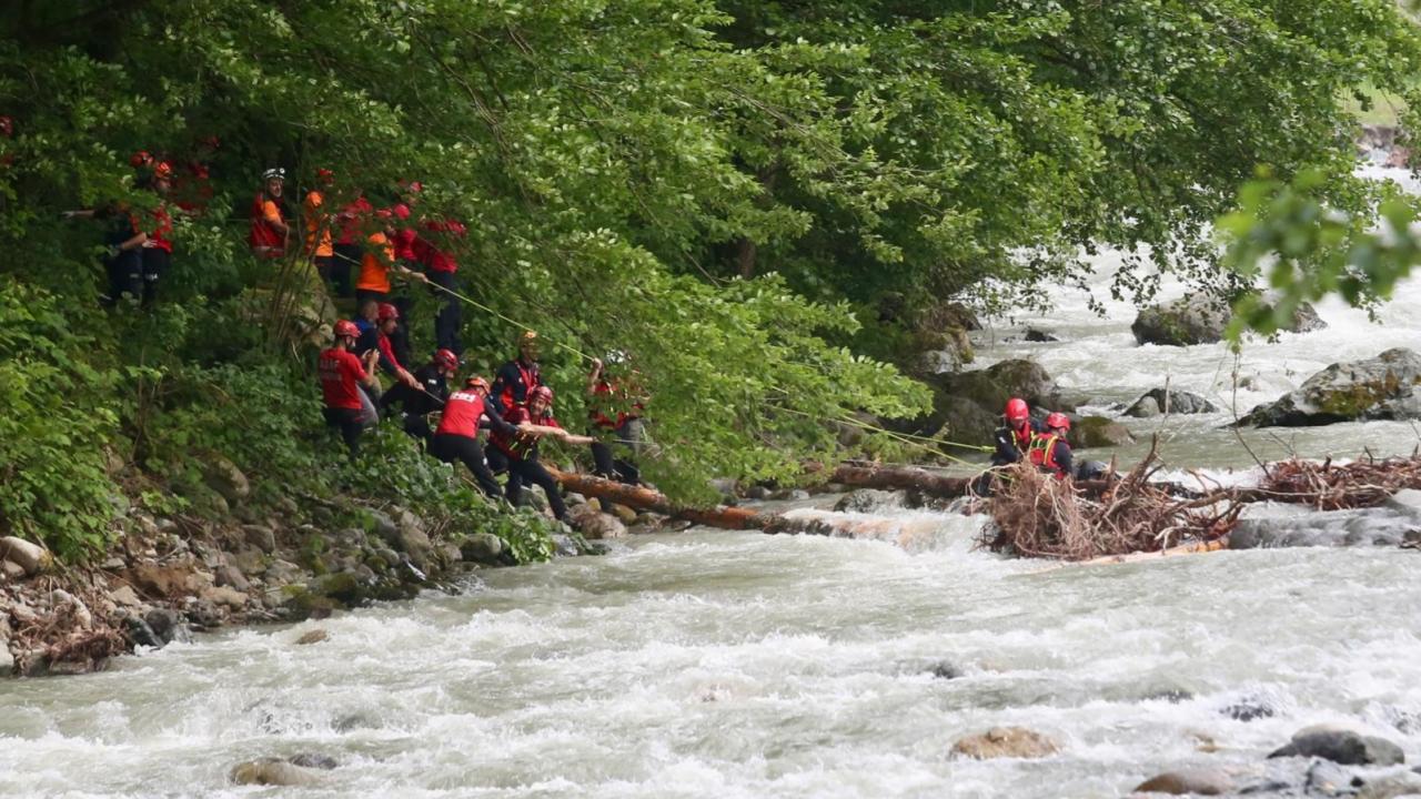 Rize'de kaybolan kişiyi arama çalışmalarında AFAD personeli yaşamını yitirdi - 2026