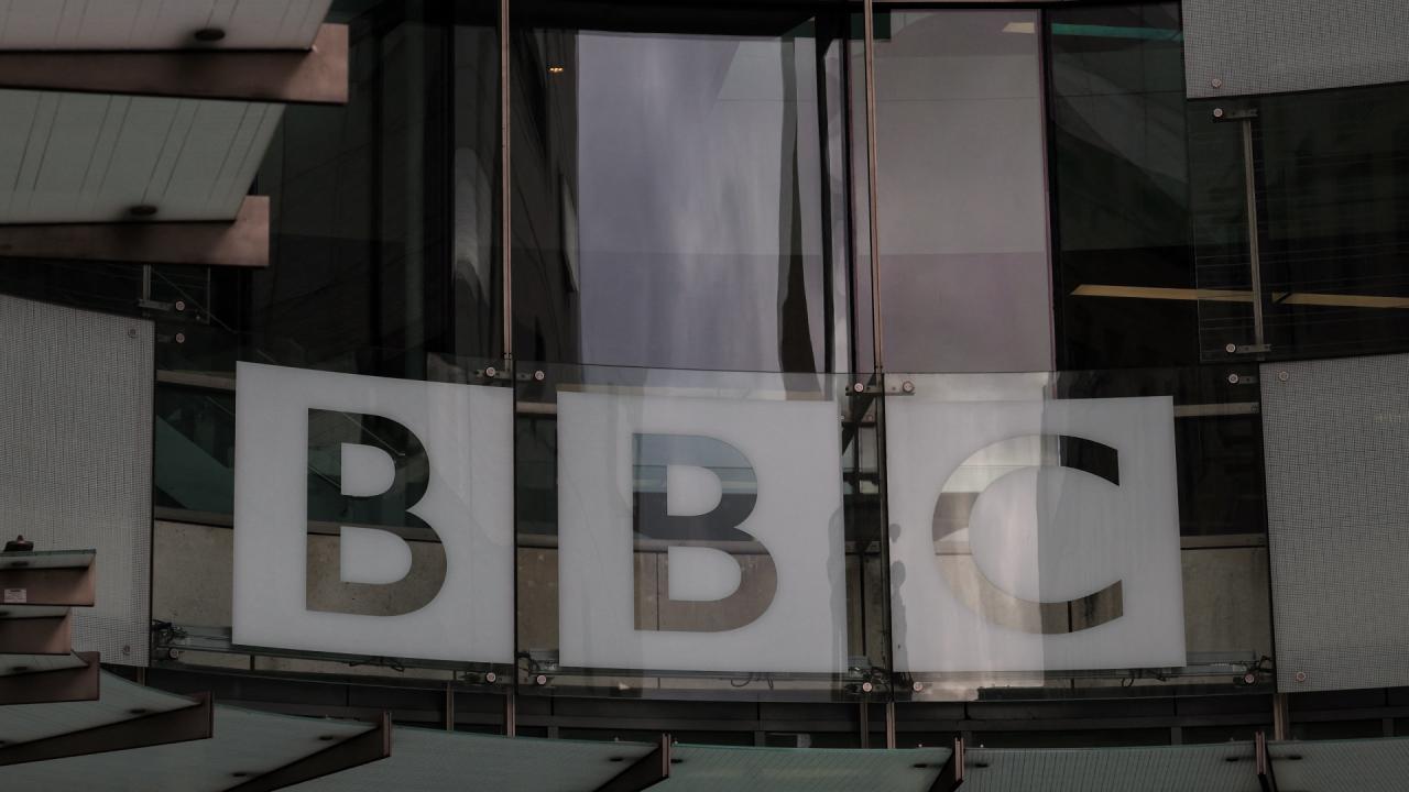 BBC, 500 milyon sterlinlik tasarruf planıyla 550 çalışanını işten çıkardı - 2026