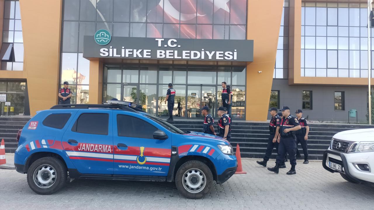 Silifke Belediyesine Yönelik Soruşturmada 8 Kişi Tutuklandı - 2026