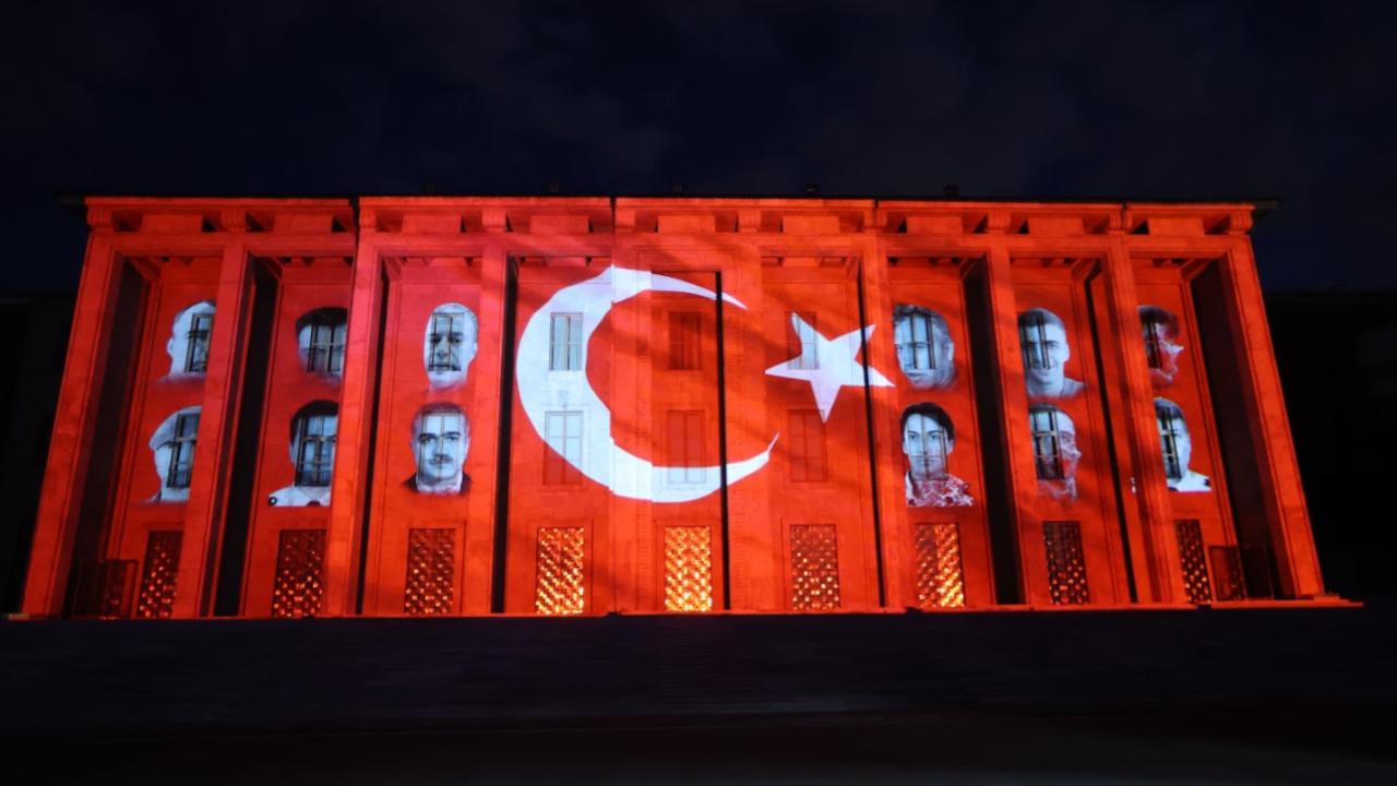15 Temmuz şehitlerinin anısına TBMM binasında unutulmaz görsel şölen - 2026